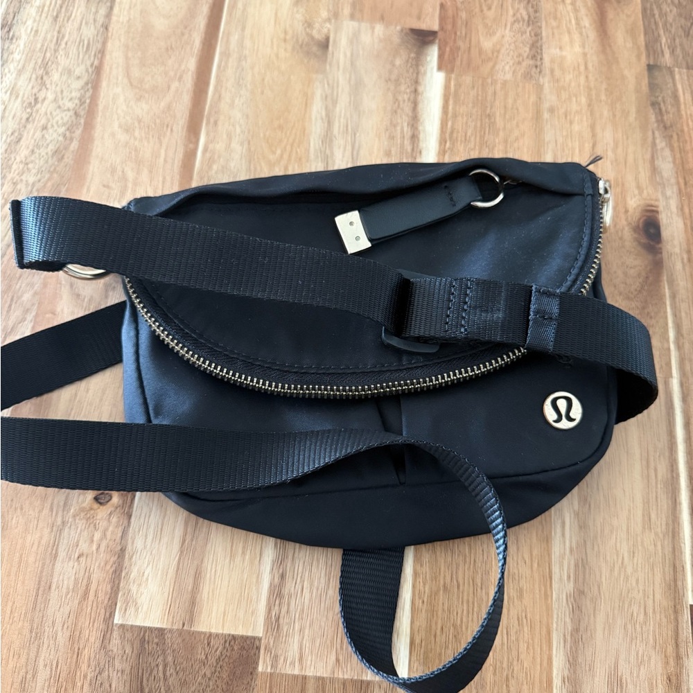 Lululemon All Night Festival bag Micro 2L